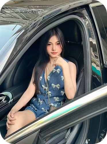 Aiko enjoying a cheerful and relaxed moment during her time across Kuala Lumpur