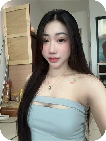 Casual Vietnamese companion Lina in a stylish Kuala Lumpur setting