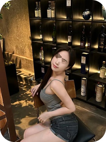 Yuki Malaysia escort in Kuala Lumpur with a confident evening style